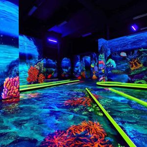 3D UV backlight minigolf